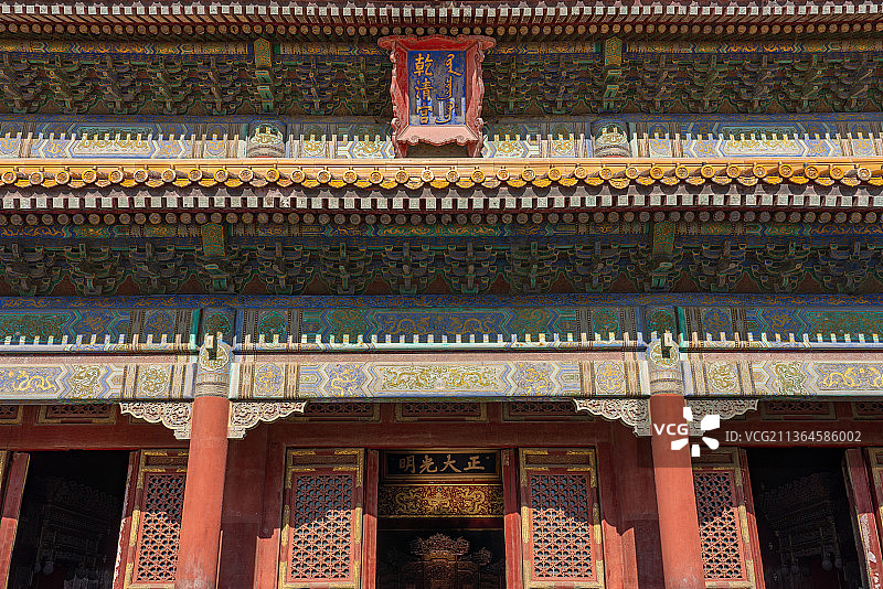 冬至的金光照亮故宫乾清宫正大光明匾图片素材