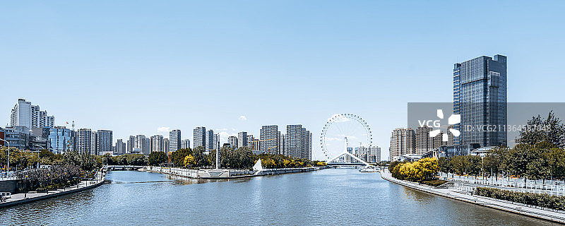 中国天津市海河和摩天轮晴天风光图片素材