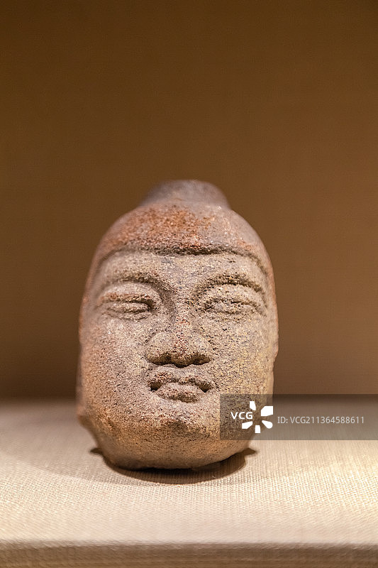 石雕佛头像（北齐）图片素材