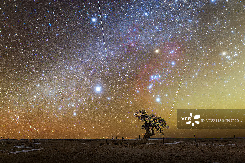 牧区的流星雨之夜图片素材