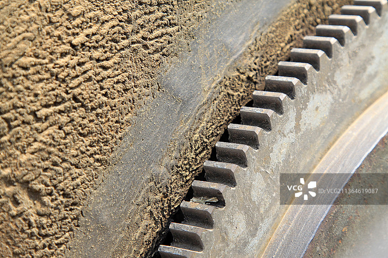 氧化生锈的齿轮图片素材