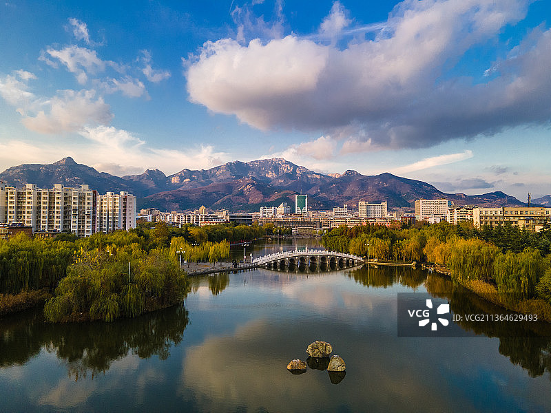 航拍泰安南湖公园图片素材