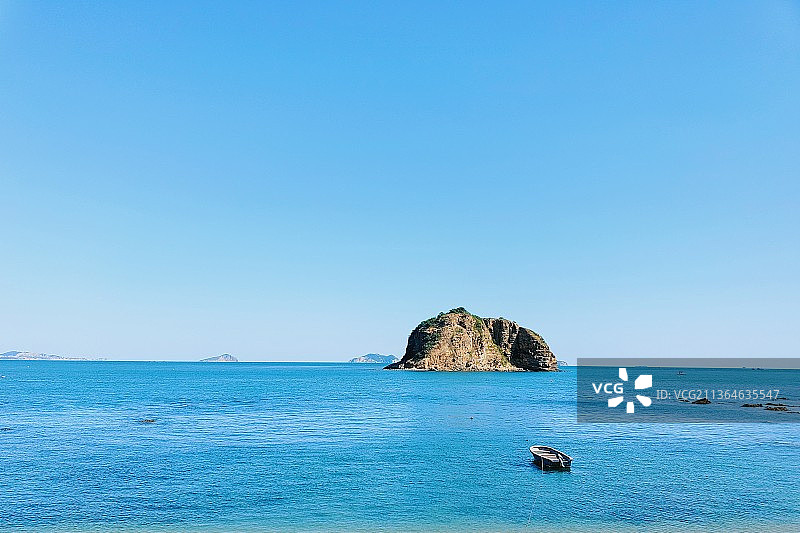 大连棒棰岛与小船图片素材