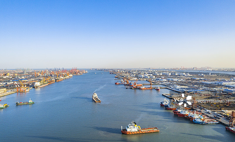 天津滨海新区天津港港口码头货运风光图片素材