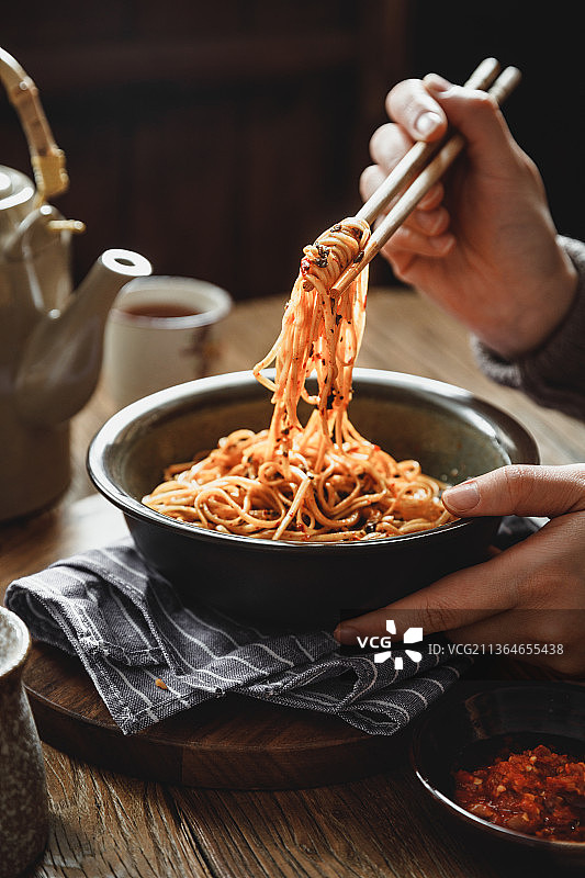 中国传统小吃美食宜宾燃面图片素材