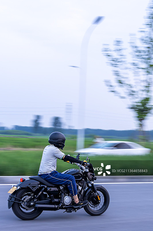 飞驰的摩托车图片素材