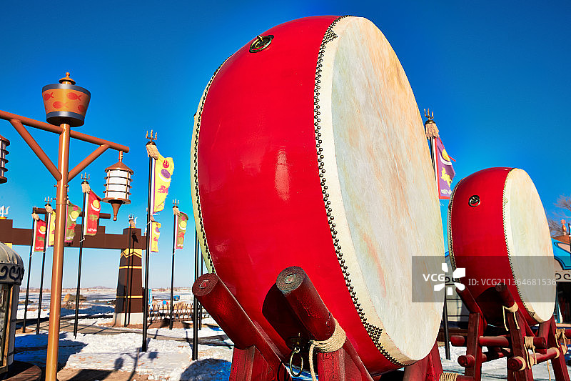 广场上的中国鼓图片素材