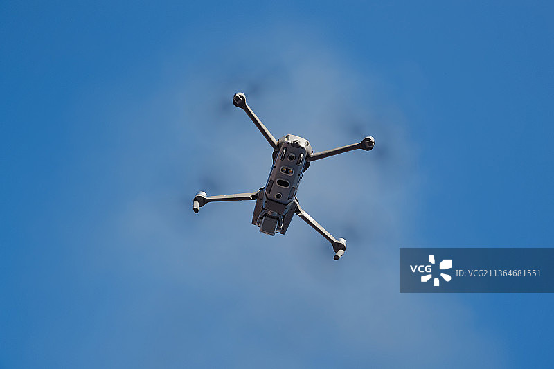 城市公园无人机起飞实验图片素材