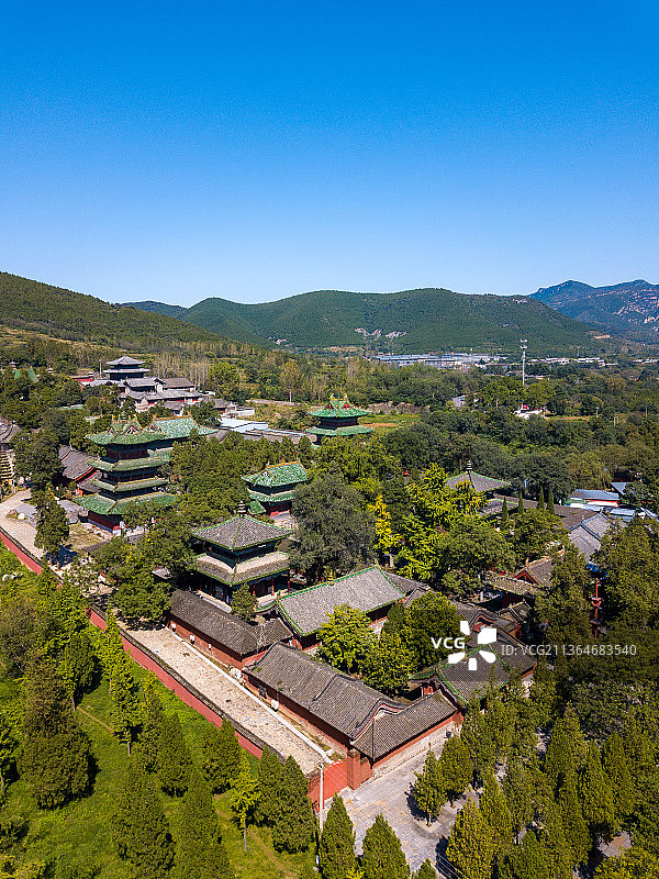 河南省登封市少林寺夏天户外风光航拍图片素材