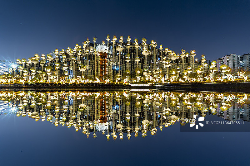 上海天安千树广场购物中心夜景图片素材