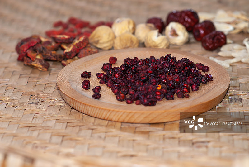 中药材五味子高侧视角特写图片素材