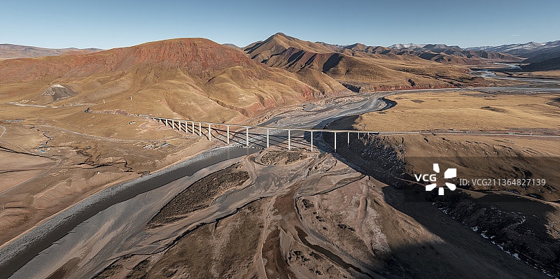 通天河大桥，通天河，航拍，三江源国家公园，桥梁，桥，河流，高架桥，长江源，青藏高原，河岸，丘陵，地质图片素材