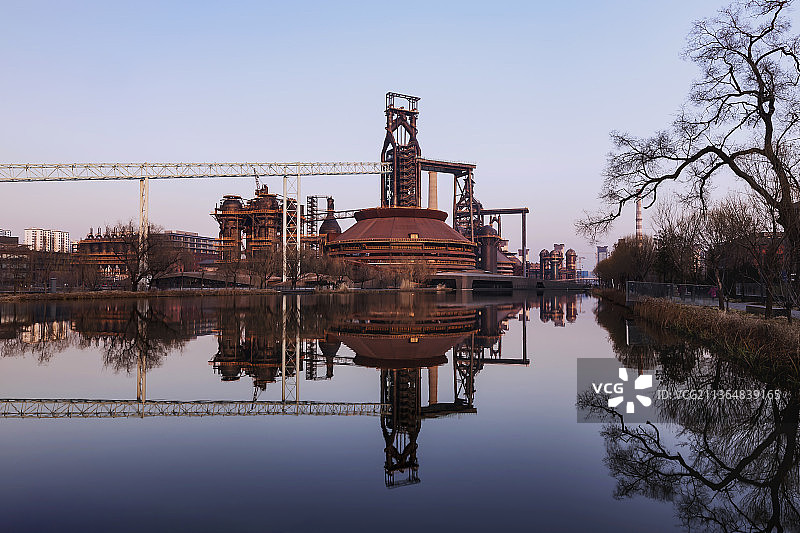 曾经创造过辉煌的首钢炼钢炉。图片素材