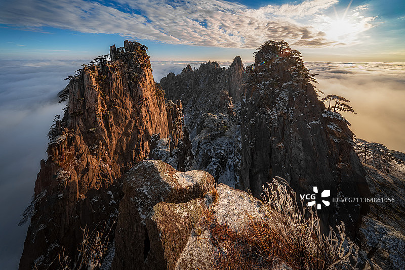 安徽省黄山市黄山风景区始信峰日出云海自然风光图片素材