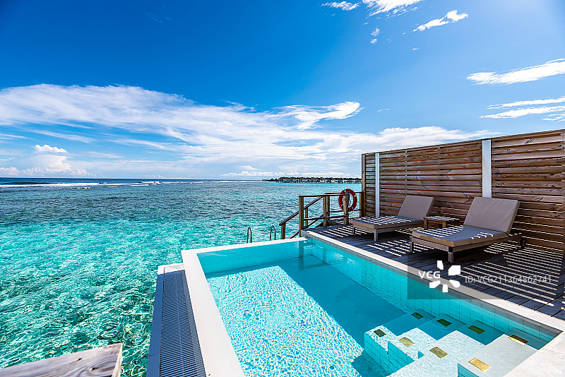 海岛泳池别墅海岸线沙滩图片素材