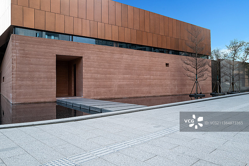 现代建筑外的空地图片素材