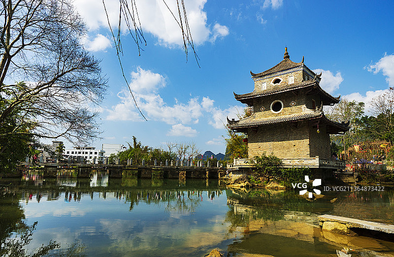 靖西旧州古镇鹅泉河上文昌阁图片素材