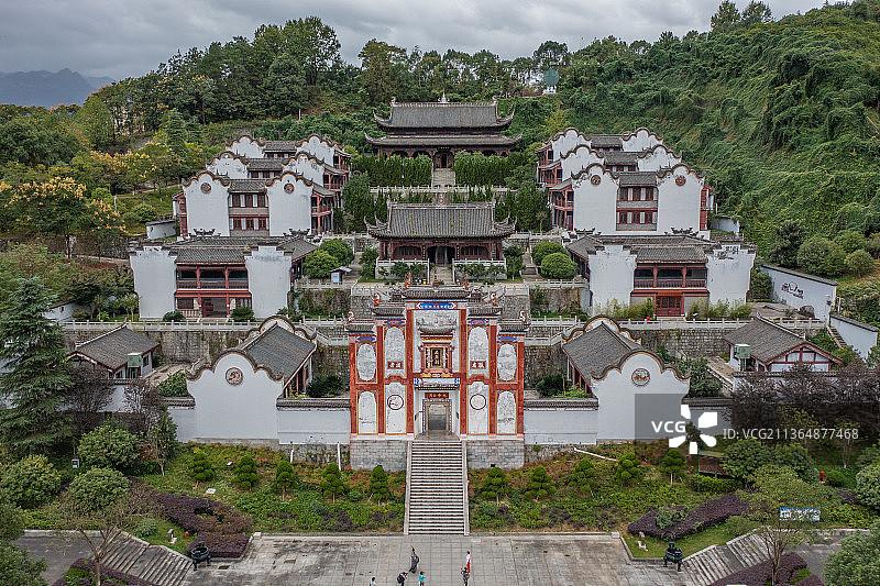 航拍视角下的屈原祠图片素材