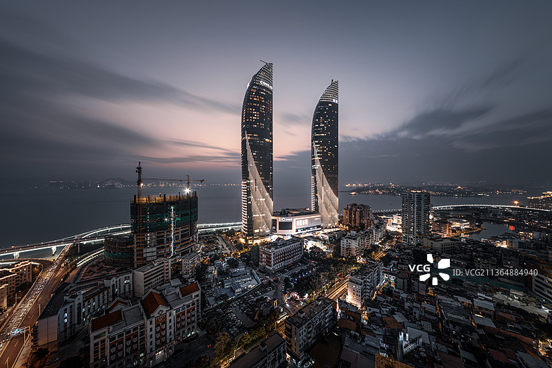 中国福建厦门城市风光夜景日落地标建筑双子楼图片素材