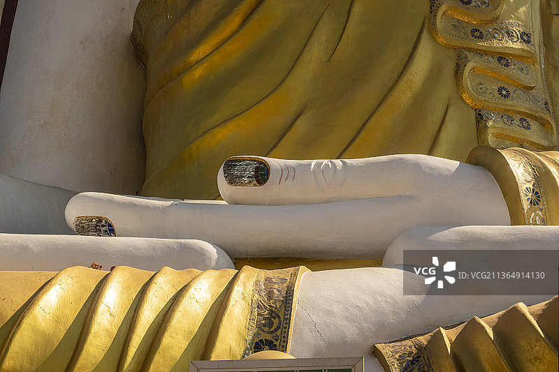 缅甸勃固吉克蓬佛塔的大佛雕像之手图片素材