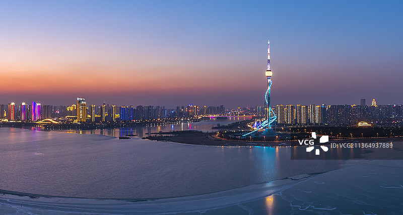 山东省临沂市沂河电视塔夜景图片素材