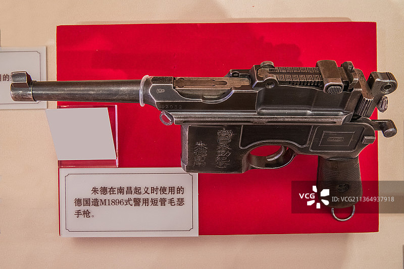 北京中国军事博物馆朱德在南昌起义时使用的德国造M1896式警用短管毛瑟手枪图片素材