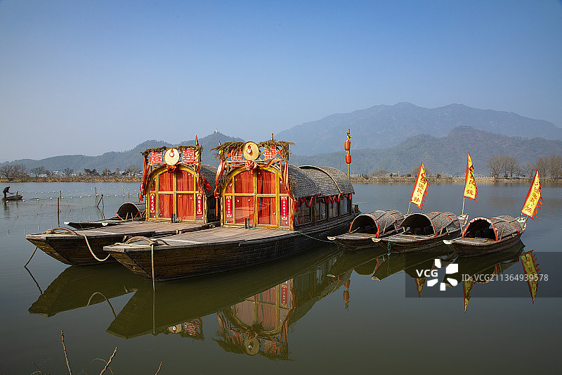 浙江建德三都九姓渔村非遗项目渔家迎亲船图片素材