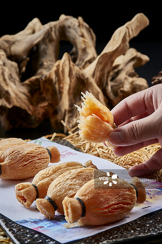 美味酥脆的口袋榴莲酥图片素材