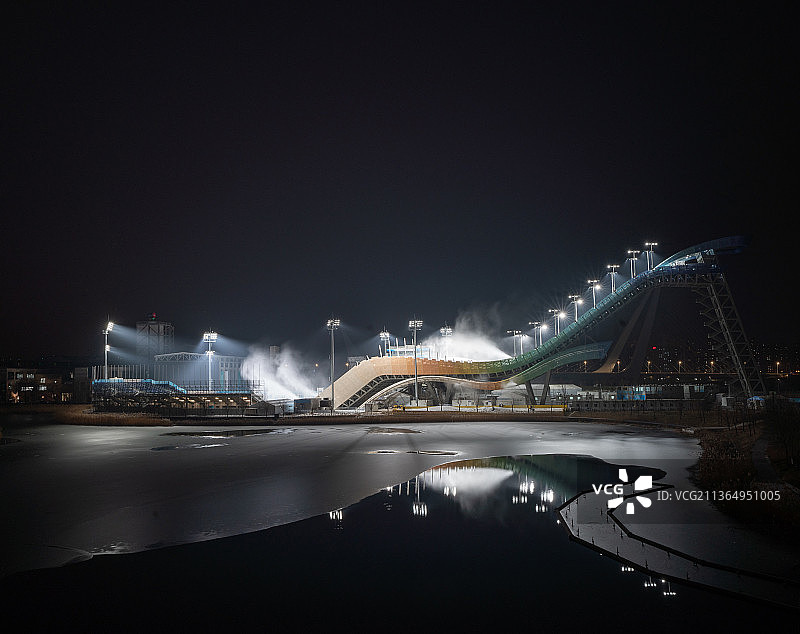 冬奥场馆大跳台造雪图片素材