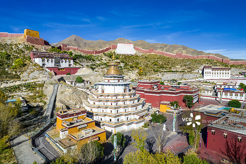 中国西藏日喀则市江孜县的白居寺和白居塔图片素材