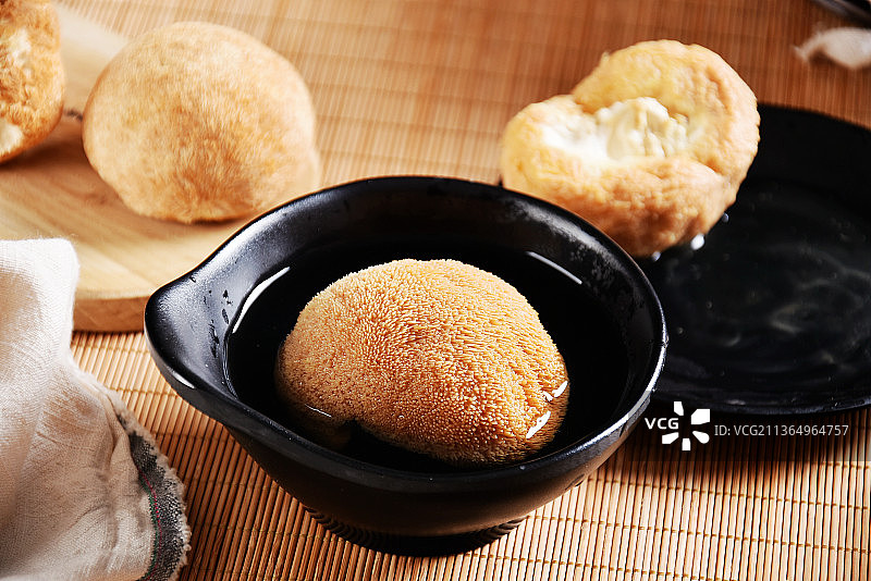 东北特产菌类食材猴头蘑图片素材