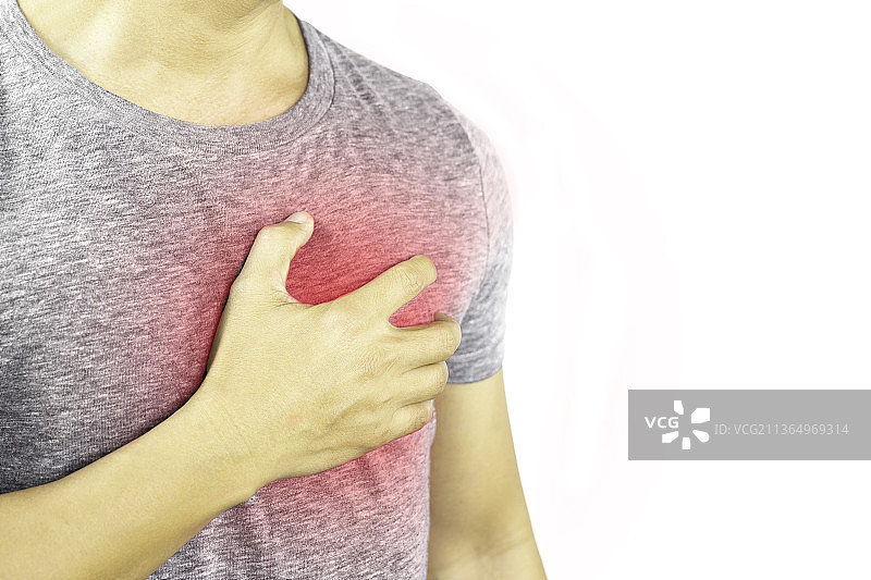男子手捂胸口，心脏疼痛，红色点突出显示图片素材