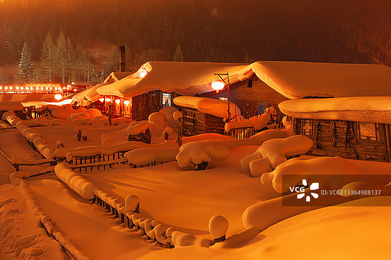 黑龙江，牡丹江市，雪乡夜景。图片素材
