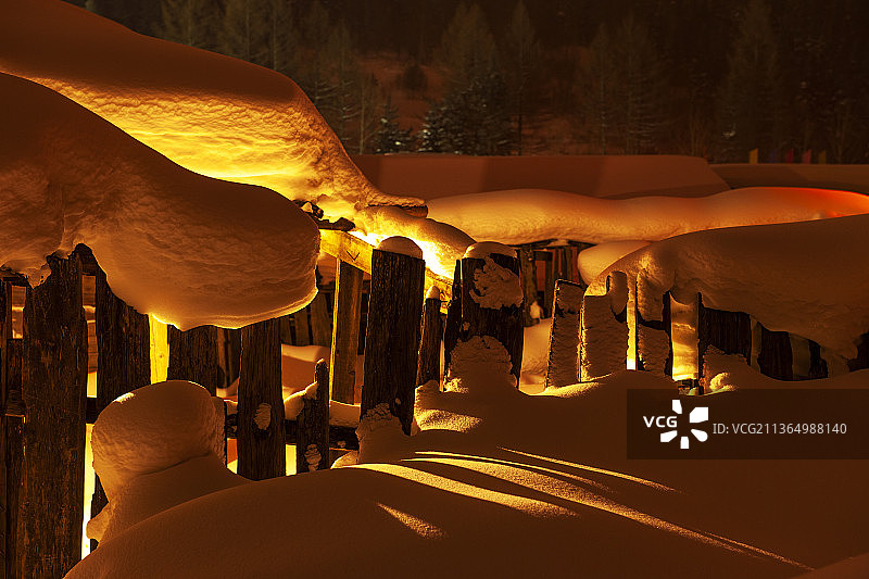 黑龙江，牡丹江市，雪乡夜景。图片素材