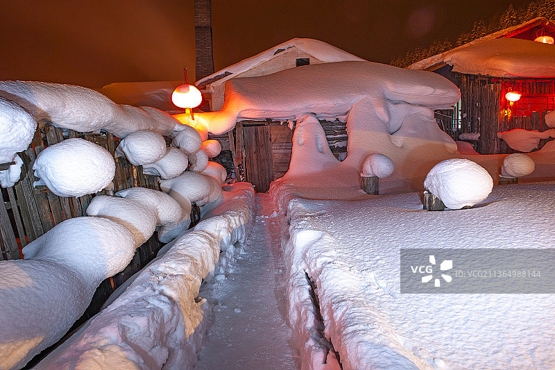 黑龙江，牡丹江市，雪乡夜景。图片素材