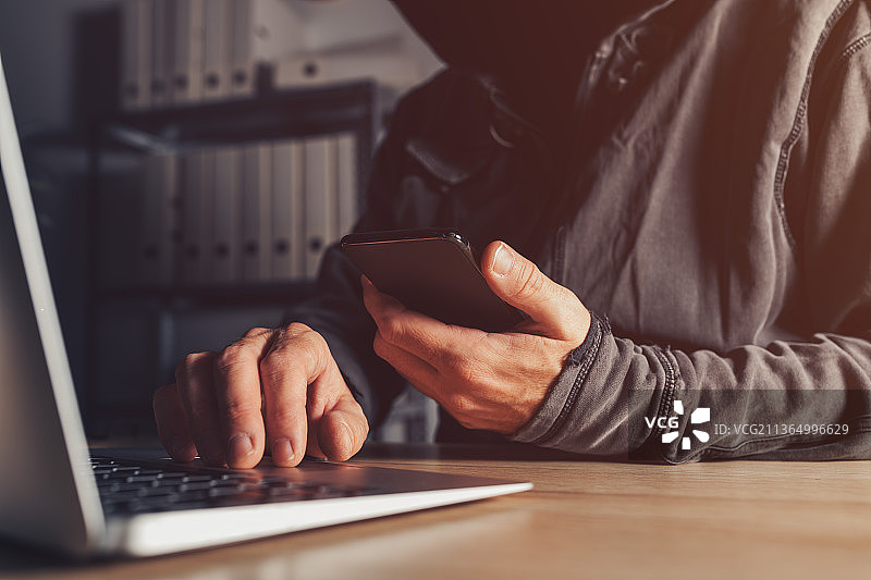 黑客从越狱手机窃取数据，塞尔维亚图片素材