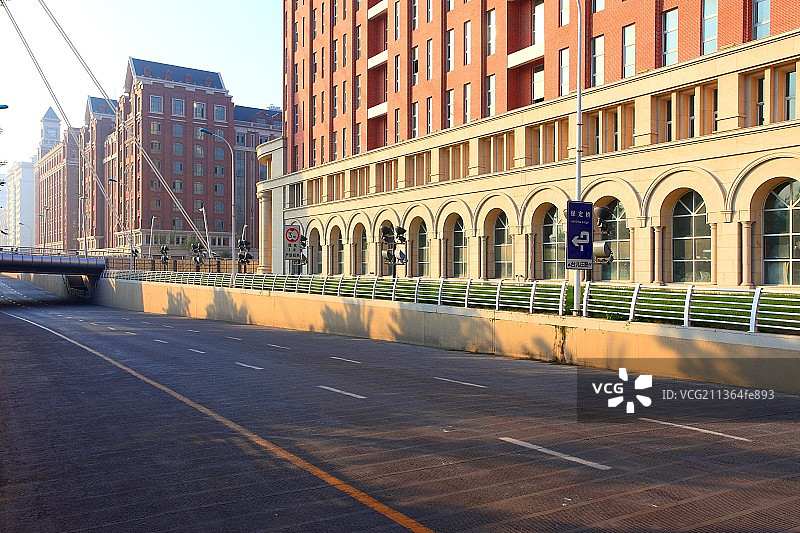 天津和平区仿古建筑和道路图片素材