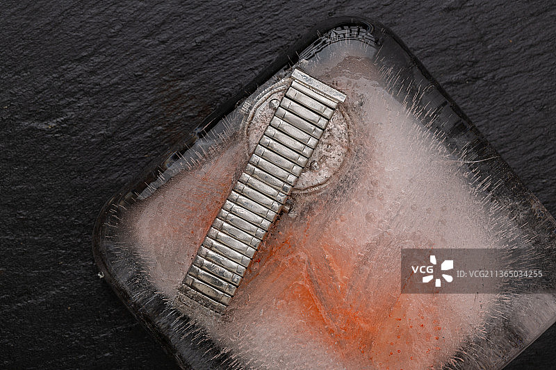 冰冻的老物件手表图片素材