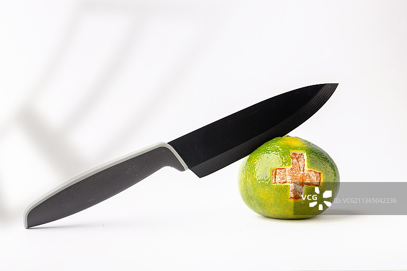 刀刻青皮橘子图片素材