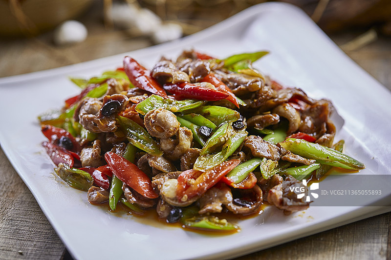 青红辣椒豆豉炒牛舌图片素材
