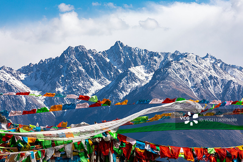 西藏芒康觉巴山垭口图片素材