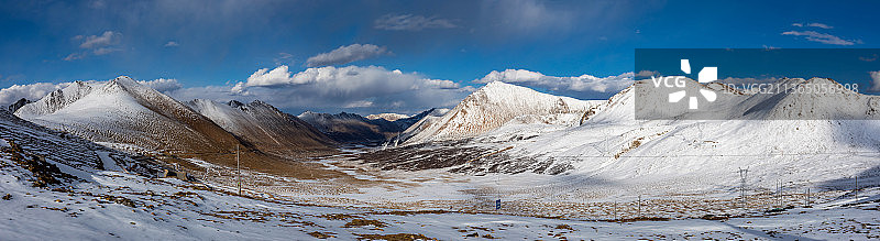 川藏公路318国道东达山垭口图片素材