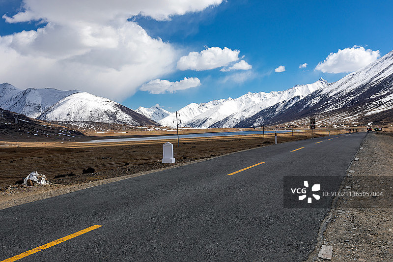 川藏公路318国道汽车广告背景图图片素材