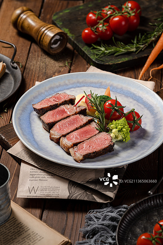 西餐 牛排 美式料理 眼肉 鹅肝 惠林顿牛排 烤肠 西式美食图片素材