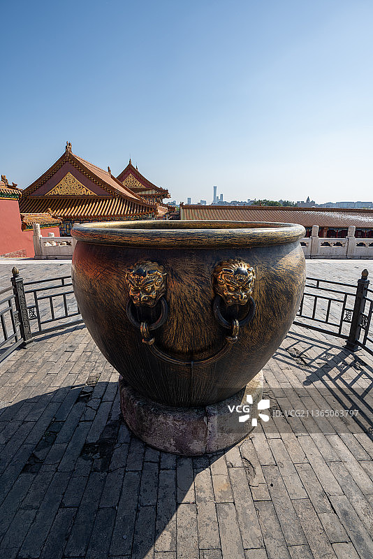 故宫保和殿鎏金铜缸图片素材