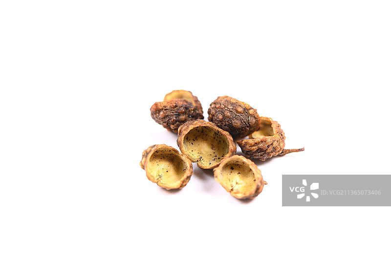 白色背景上的花椒粒图片素材
