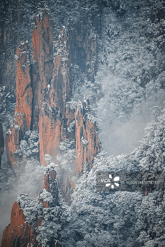 黄山雪后下雪安徽雪景冬季冬天冬雪光明顶始信峰莲花峰雪山仙境云雾云海图片素材