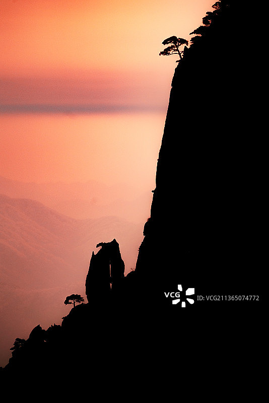 黄山雪后下雪安徽雪景冬季冬天冬雪光明顶始信峰莲花峰雪山仙境云雾云海图片素材
