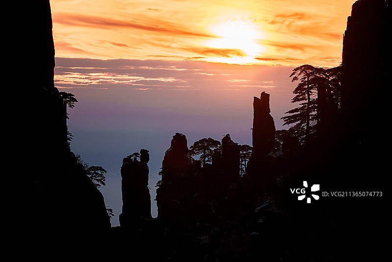 黄山雪后下雪安徽雪景冬季冬天冬雪光明顶始信峰莲花峰雪山仙境云雾云海图片素材
