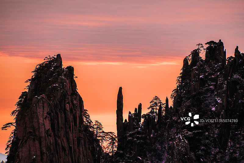 黄山雪后下雪安徽雪景冬季冬天冬雪光明顶始信峰莲花峰雪山仙境云雾云海图片素材
